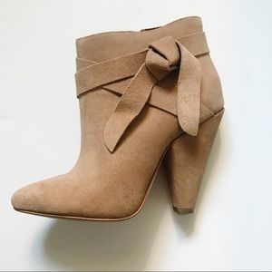 Nine West ankle boots size 5.5
